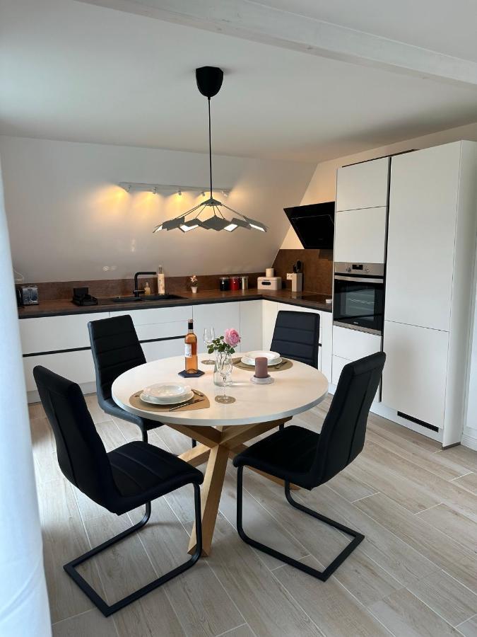 Helle, Grosszuegige Ferienwohnung Fuer 2 - 3 Personen Mit Parkplatz + E-Ladestation In Buchholz, Nordheide Buchholz in der Nordheide Luaran gambar